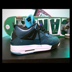 Jordan 4 retro BG teal in good condition!